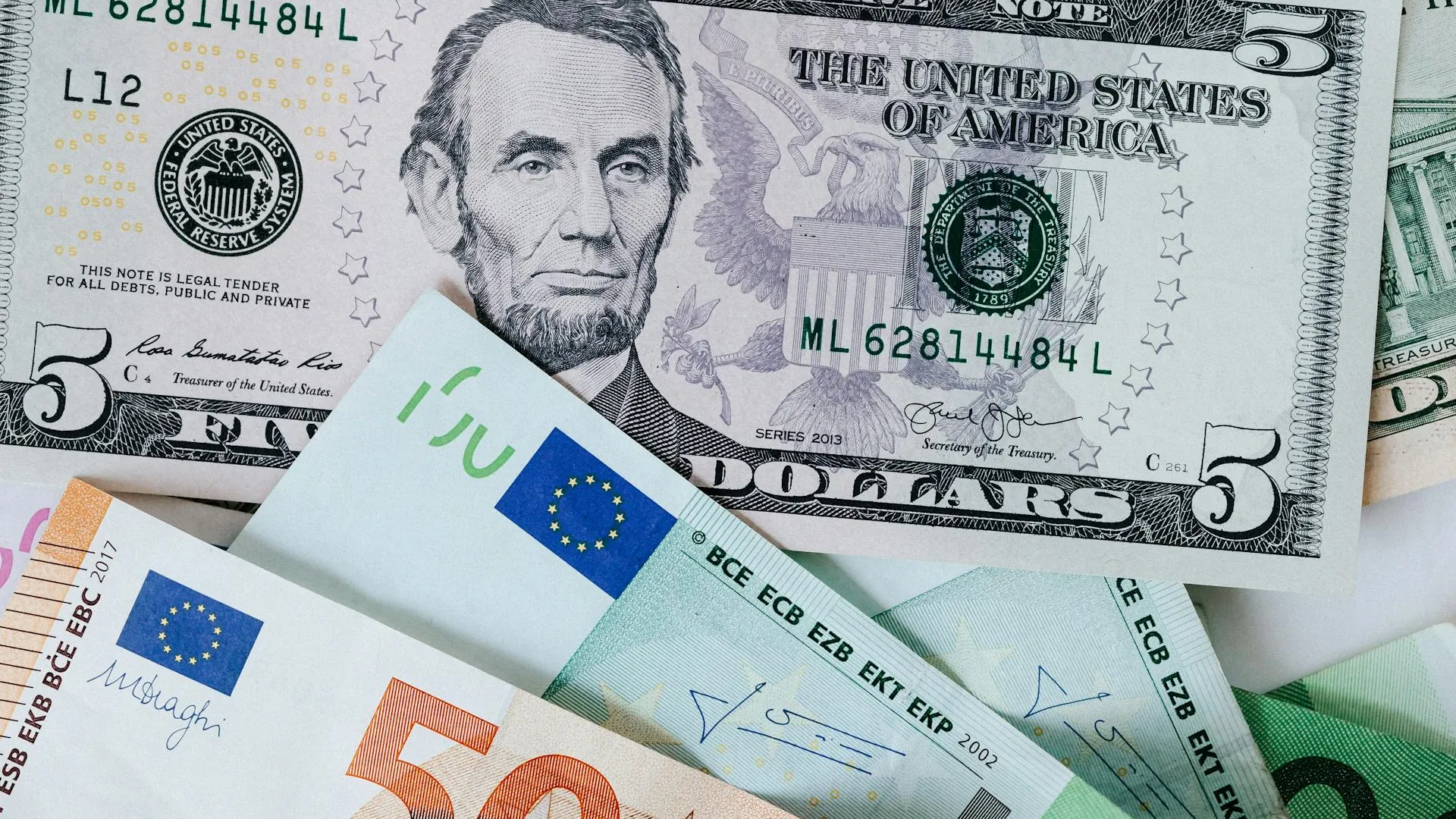 Как сегодня комфортно купить доллары, либо фунты